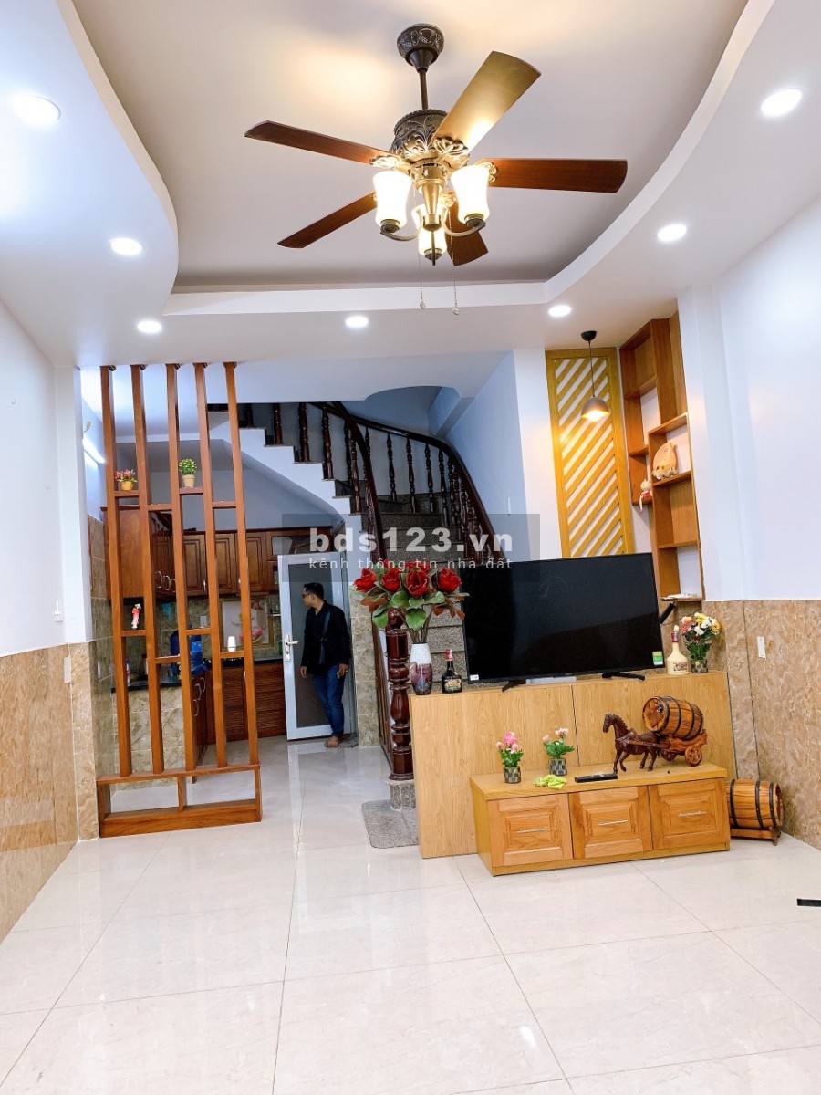 Bán nhà Bình Thạnh, Phan Văn Trị, ô tô vào nhà dt 50m2, giá chỉ 5.9 tỷ