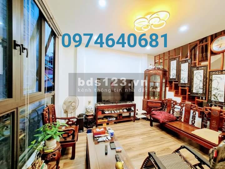 Bán nhà chính chủ có sẵn sổ đỏ bàn giao ngay, Hồ Bồ Đề, view Hồ giá nhỉnh 2 tỷ