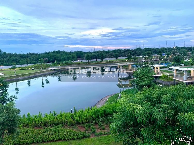 Gần Hồ Nhà Bè thuộc Thành phố công nghiệp Cảng Biển Phú Mỹ