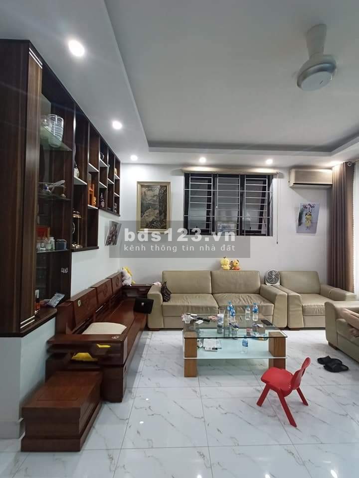 Võ Chí Công, dt 70m2, 7 tầng đúc, có thang máy, KD mọi loại hình. Giá 15.5 tỷ.