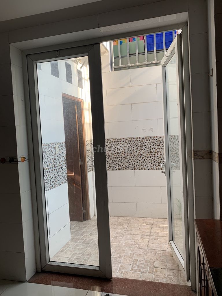 Cho Thuê mặt tiền 150m2 tầng trệt và lầu 1 đường Đồng Văn Cống Quận 2 HCM
