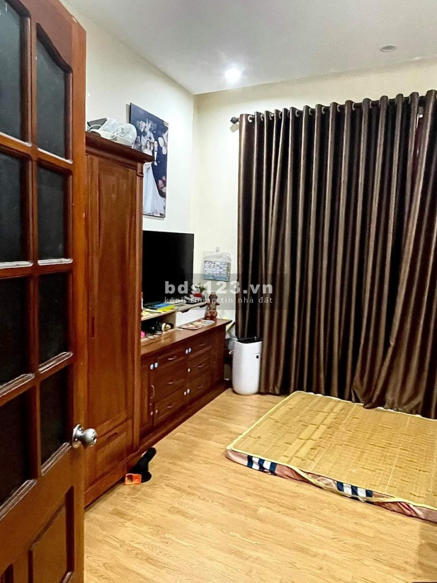 Cần Bán Gấp Nhà Ngõ Đê Tô Hoàng 26m×4 tầng.Ngõ xe 3 Gác Chạy qua
