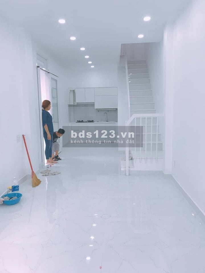 Bán nhà hẻm 1 sẹt đường Lạc Long Quân, P10, Tân Bình, gần 40m2, giá siêu rẻ 3,6 tỷ.