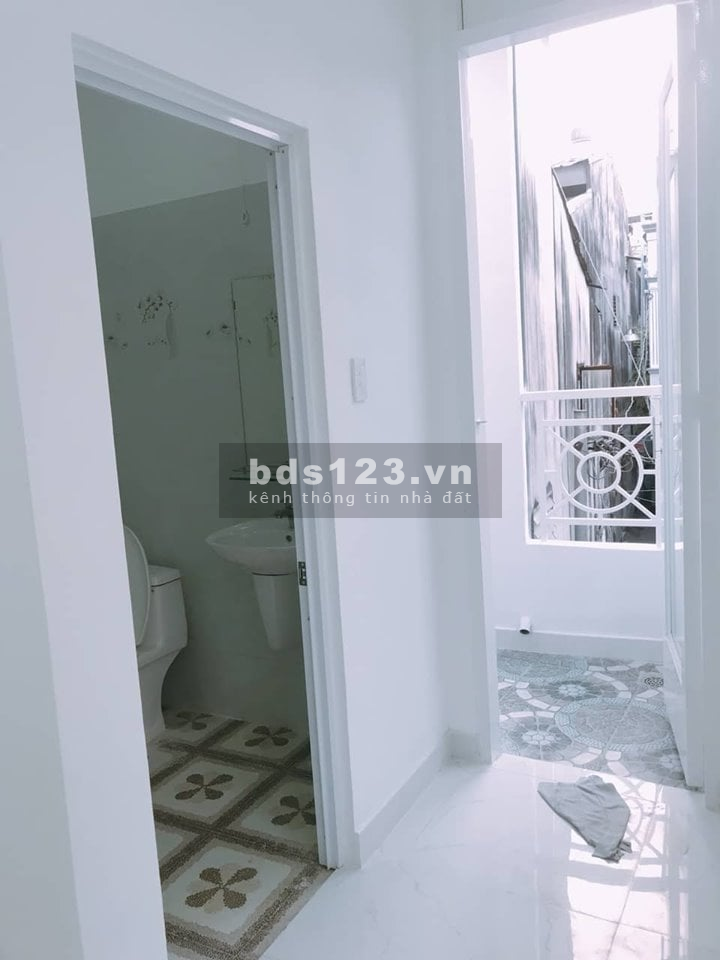 Bán nhà hẻm 1 sẹt đường Lạc Long Quân, P10, Tân Bình, gần 40m2, giá siêu rẻ 3,6 tỷ.
