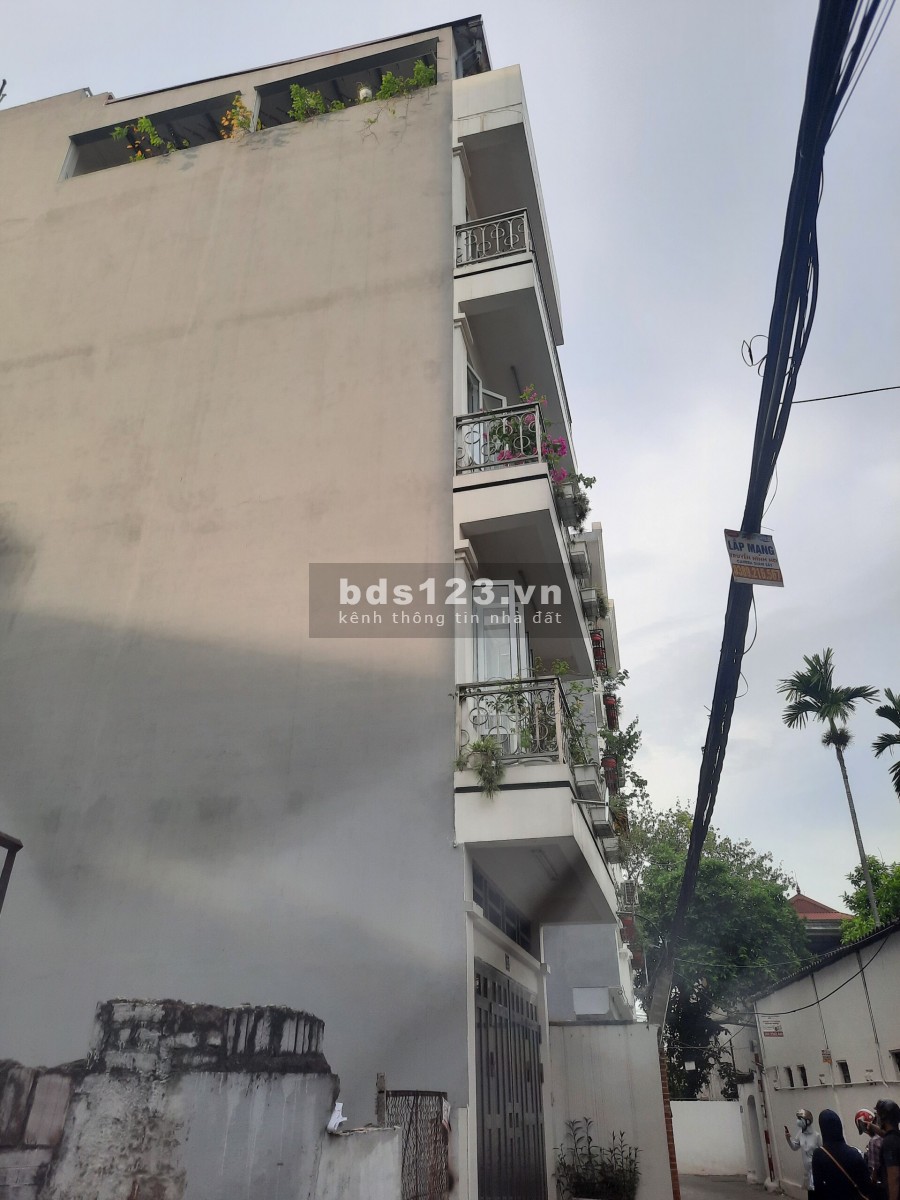 Nhà đẹp ở luôn gần trường chợ cách đường oto 30m 4 tầng đúc, khu dân cư