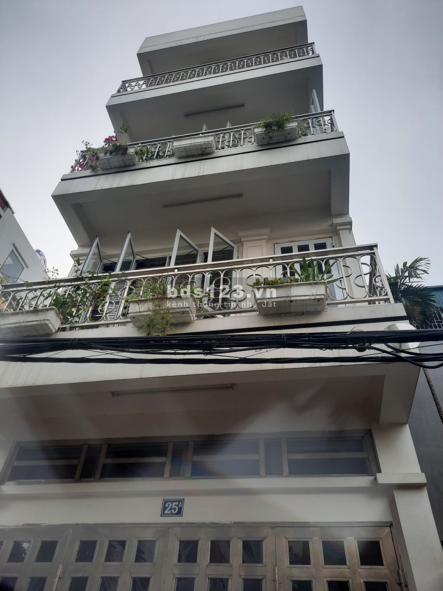 Nhà p/lo mới xây dựng, lô góc, oto đỗ cửa cực phẩm Thạch Bàn, giá chỉ 5.5 tỷ