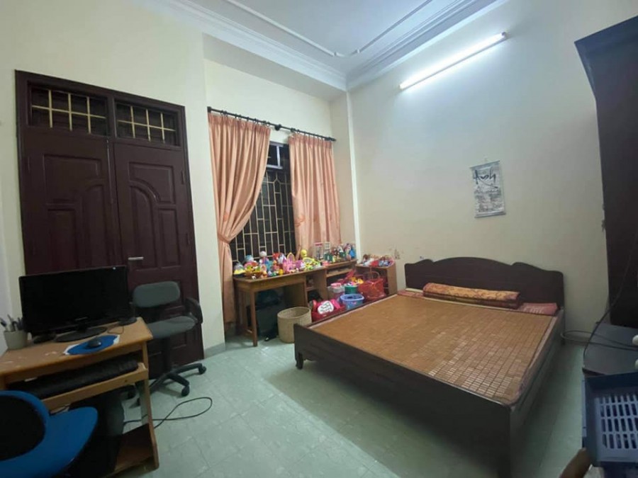 Bán nhà Khương Đình, Thanh Xuân, dt 50m2, 4 tầng, mt rộng 4.5m, giá chỉ 3.85 tỷ. LH 0966456918.