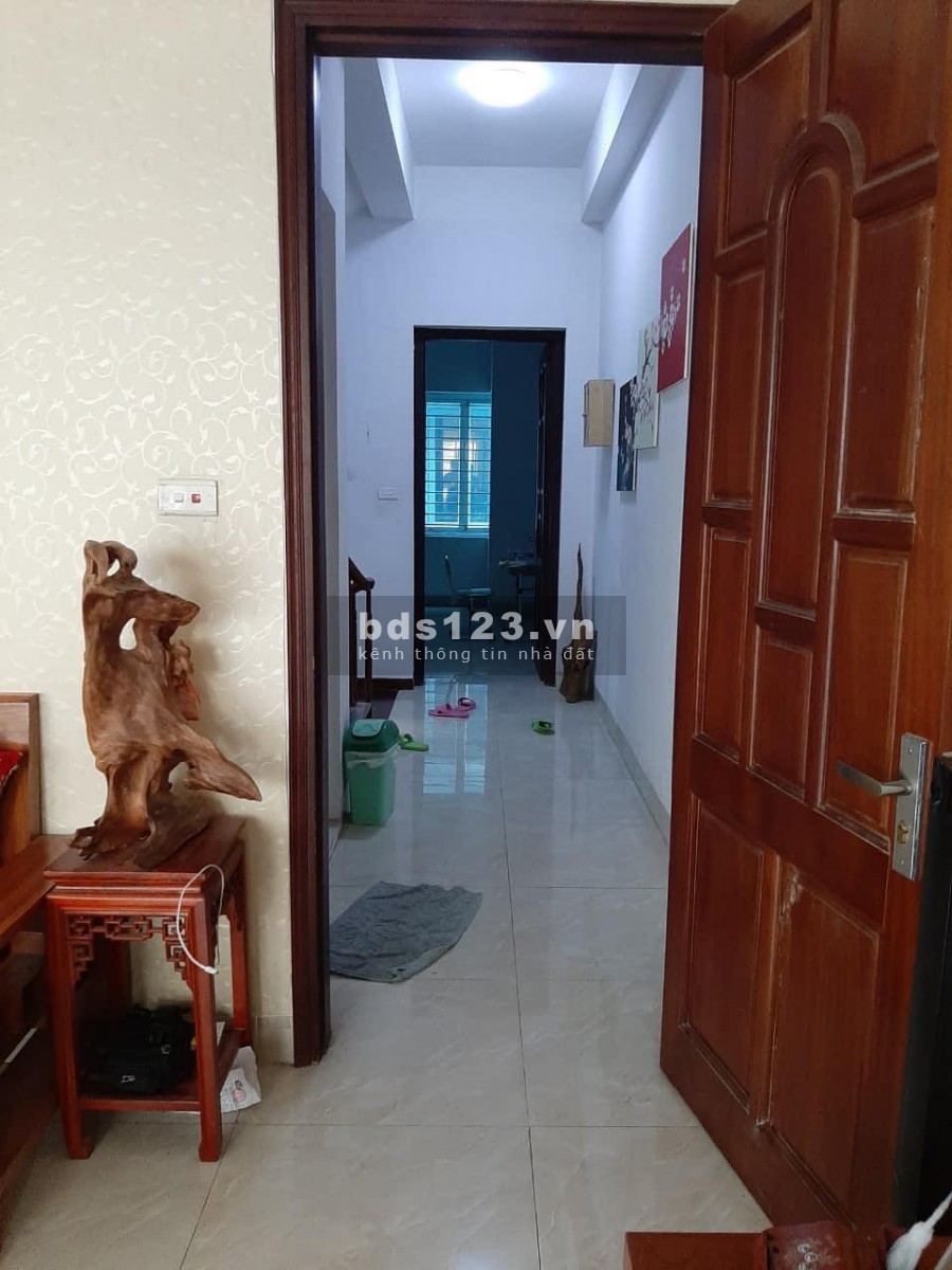 Mặt phố văn Phú, Hà Đông, ô tô vào nhà tránh nhau, khu kinh doanh sầm uất