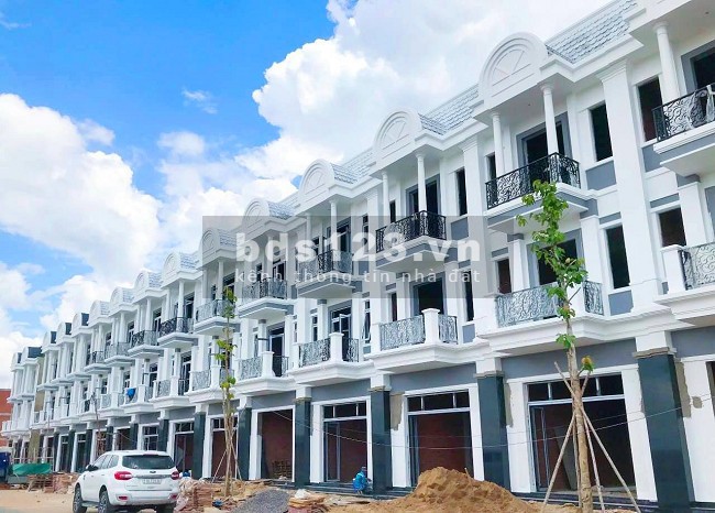 Trả trước 30% sở hữu ngay đất nền gần sân bay, liên hệ 0898 799 983 Ms Quyên, giá 18 triệu/m2