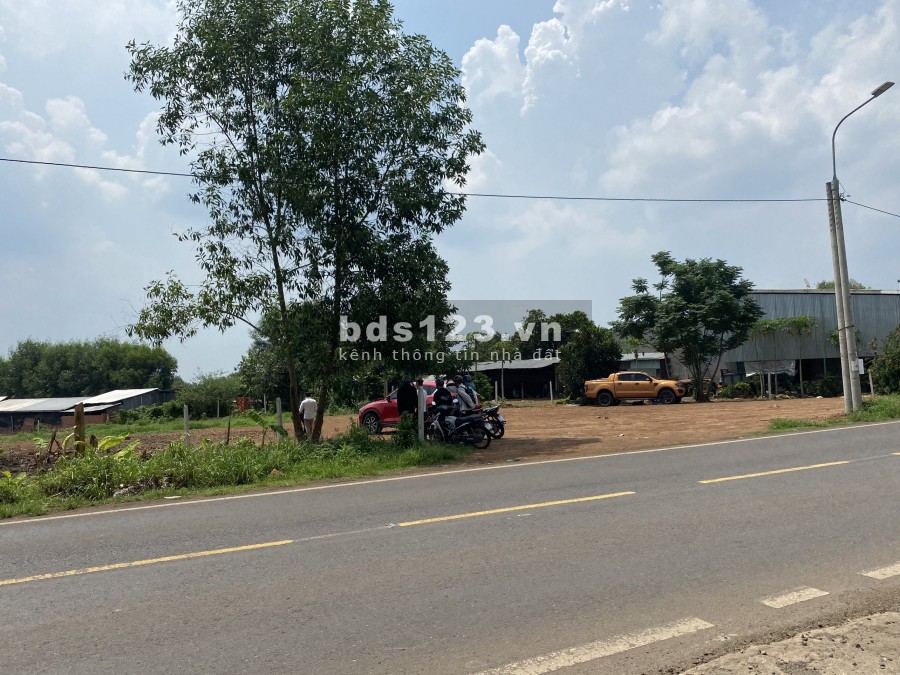 Bán lô đất mặt tiền DT 769 cách khu công nghiệp Dầu Giây 1km, sổ chính