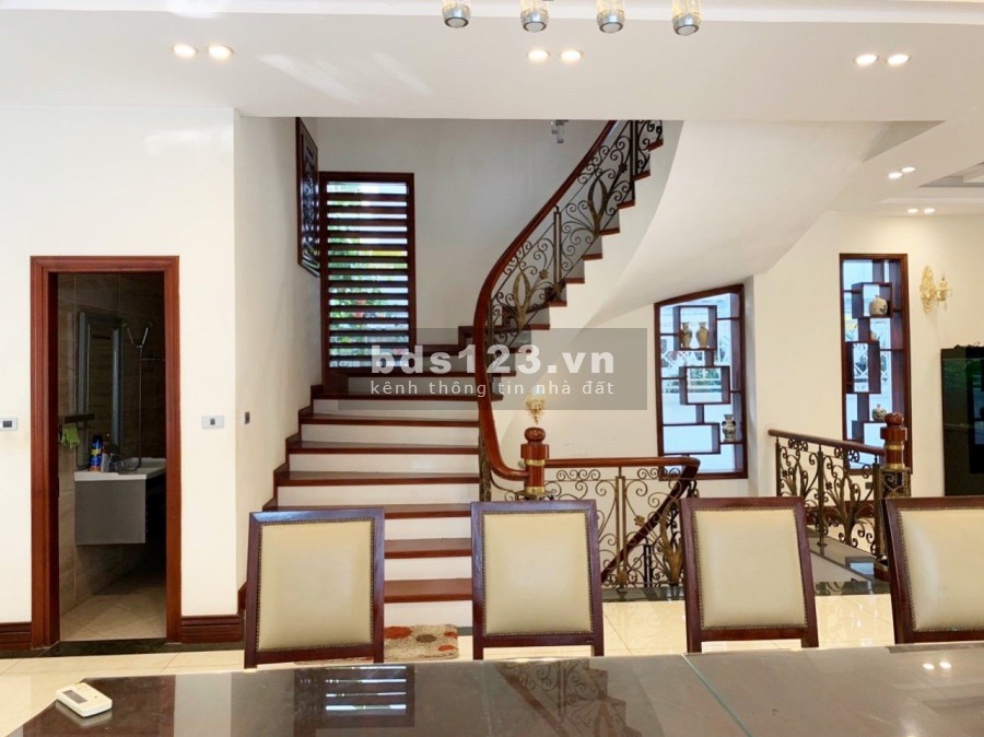 Cho thuê biệt thự đơn lặp dt 400m2, thoáng mát 4 pn, full nội thất cao cấo, lh 0979220466