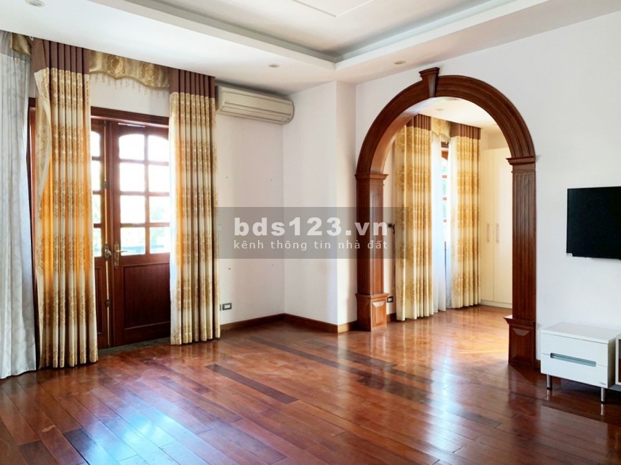 Cho thuê biệt thự đơn lặp dt 400m2, thoáng mát 4 pn, full nội thất cao cấo, lh 0979220466