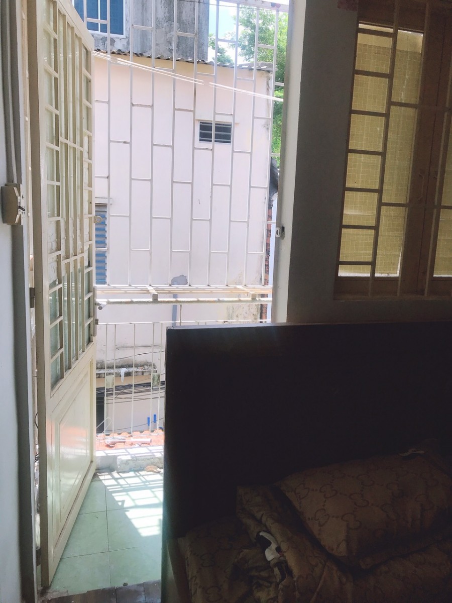 Cho thuê phòng trọ trung tâm Quận 1, phòng có sẵn đồ dùng, giá 4 triệu/tháng