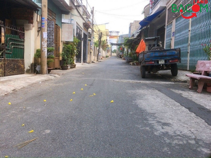 Bán Nhà 2 mặt tiền giáo xứ Bừi Đức diện tích sử dụng 20m2, giá 5.2 tỷ sổ riêng