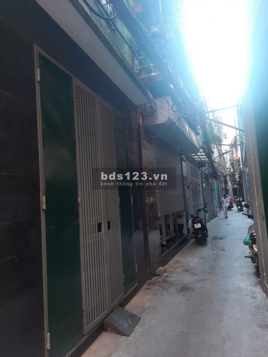 Nhà đẹp Nguyễn Văn Cừ nguyên căn đúc 5 tầng diện tích 52m2, gần phố