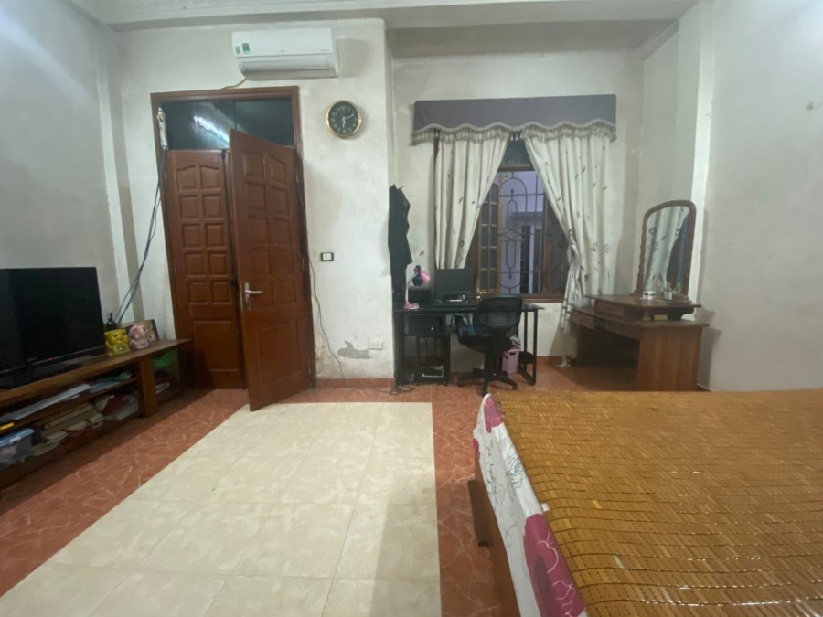 Cần bán nhà Đường Láng, Đống Đa 4.7 tỷ, 52m2 4 tầng trung tâm thành phố