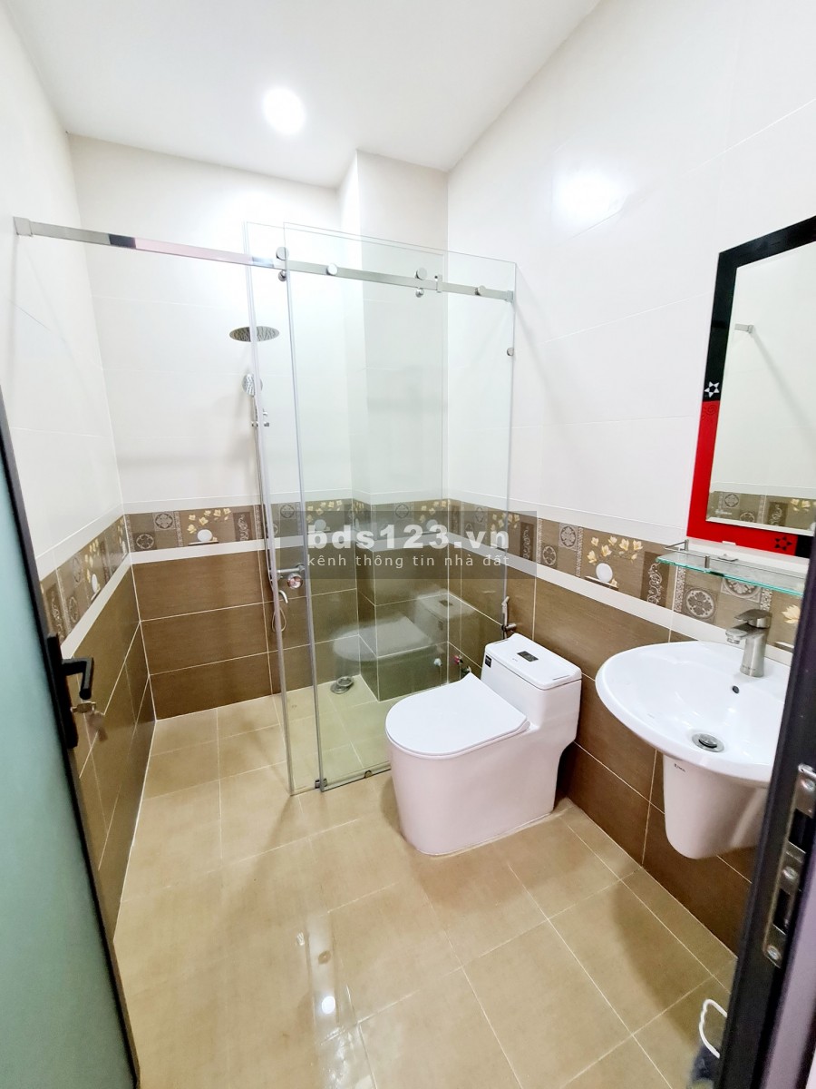 [Bán nhà] Hoàng Hoa Thám, Tân Bình, dt 4x16m, giá 8 tỷ 690tr, LH 0933592713