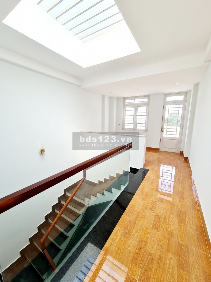 [Bán nhà] Hoàng Hoa Thám, Tân Bình, dt 4x16m, giá 8 tỷ 690tr, LH 0933592713