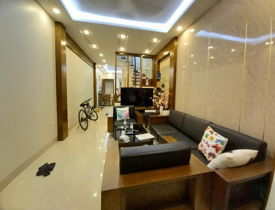 Nhà Quận Cầu Giấy, dt 55m2 mt 4m 2 mặt thoáng, gân ô tô giá nhỉnh 4 tỷ, sổ đỏ