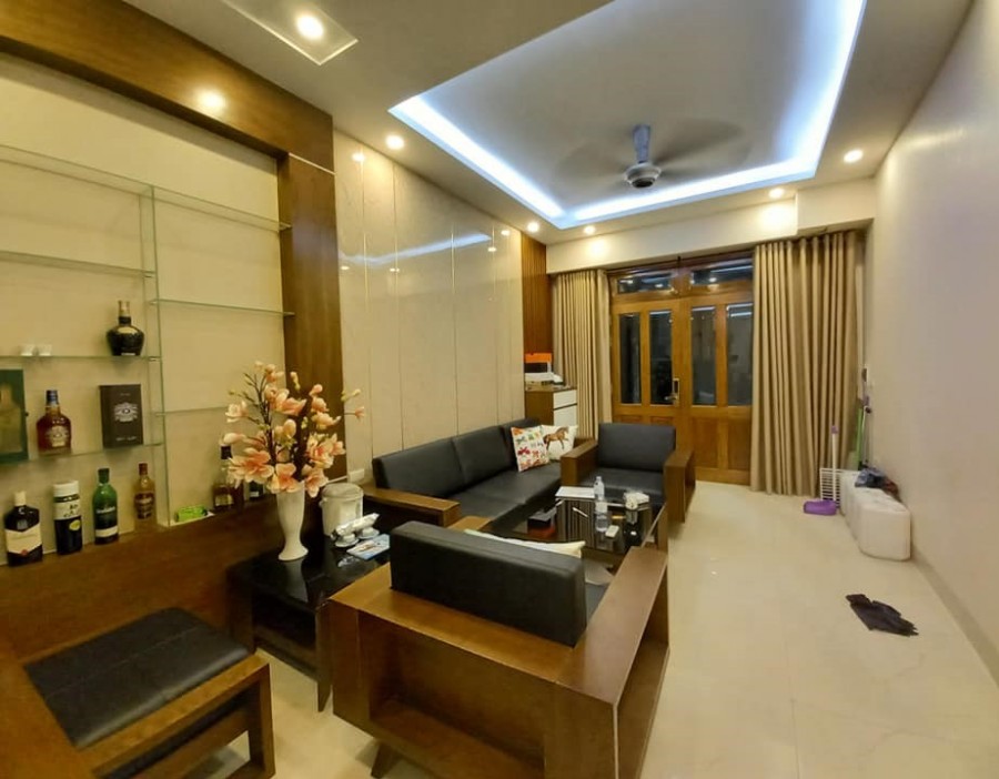 Nhà Quận Cầu Giấy, dt 55m2 mt 4m 2 mặt thoáng, gân ô tô giá nhỉnh 4 tỷ, sổ đỏ
