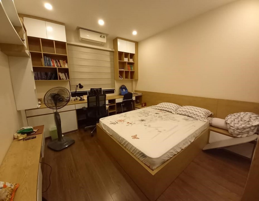 Nhà Quận Cầu Giấy, dt 55m2 mt 4m 2 mặt thoáng, gân ô tô giá nhỉnh 4 tỷ, sổ đỏ