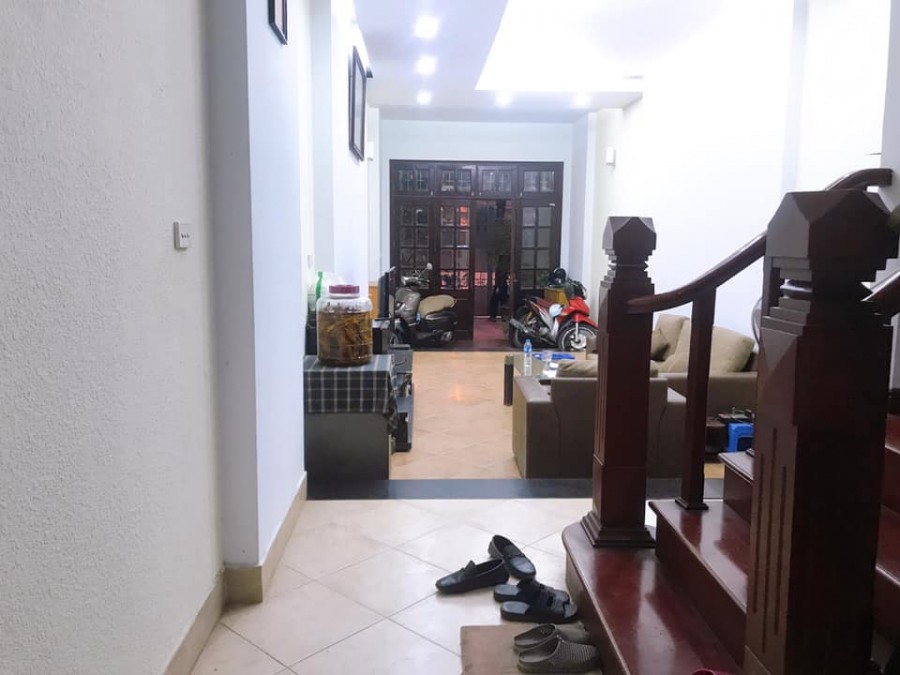 Bán nhà Hoàng Quốc Việt 98m2 4 tầng, gara ô tô, 2 thoáng, gần phố kinh doanh chỉ 13.4 tỷ