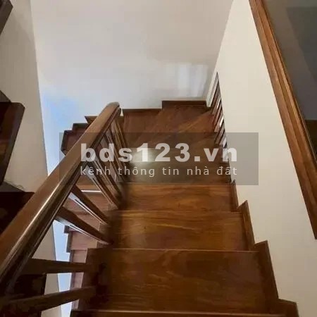 Bán Nhà Phố Tôn Đức Thắng, Đống Đa, 3 thoáng gần đường ở ngay, mặt tiền rộng 42m2 giá 3.5 tỷ.