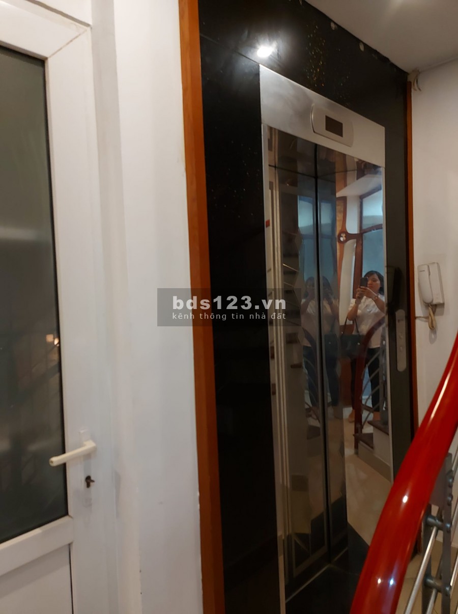 Bán nhà mặt phố Nguyễn Khang. 48m2, 6 tầng, TM, đang CT 65 triệu. LH: 0936161529