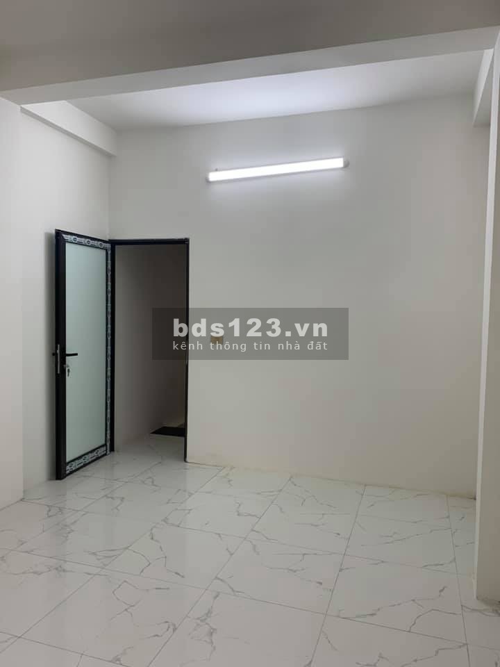 Bán nhà 30m Nguyễn Văn Cừ 4 tầng mặt tiền 3.5m giá 3.1 tỷ lô góc 2 thoáng sáng