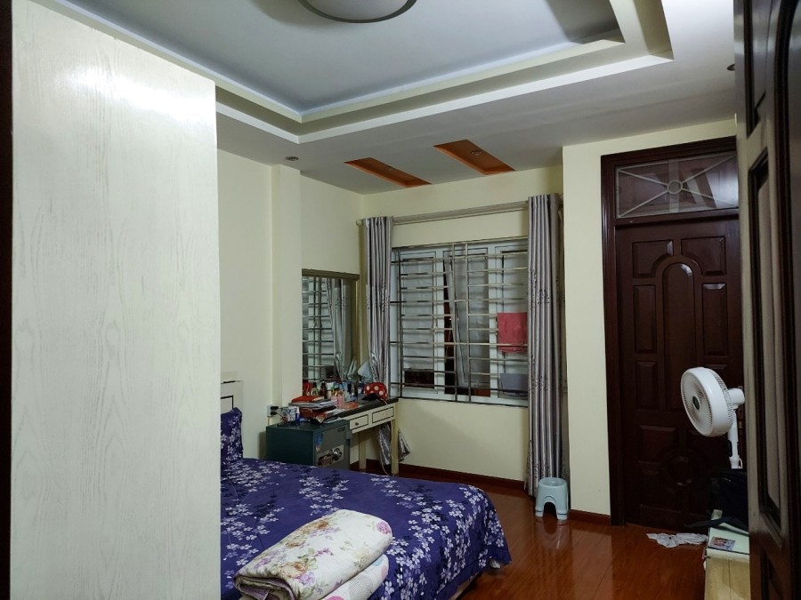 Bán nhà Trần Quốc Hoàn phân lô gara ô tô dt 55m đúc 5 tầng giá bán 11 tỷ