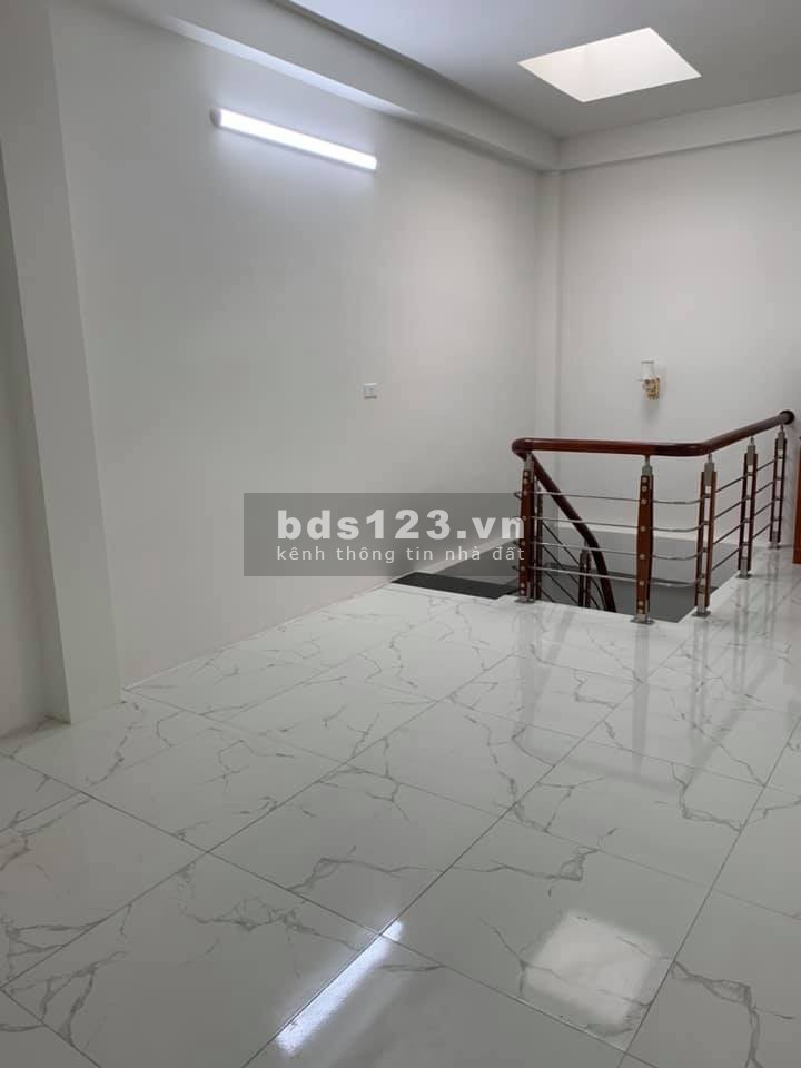 Bán nhà 30m Nguyễn Văn Cừ 4 tầng mặt tiền 3.5m giá 3.1 tỷ lô góc 2 thoáng sáng