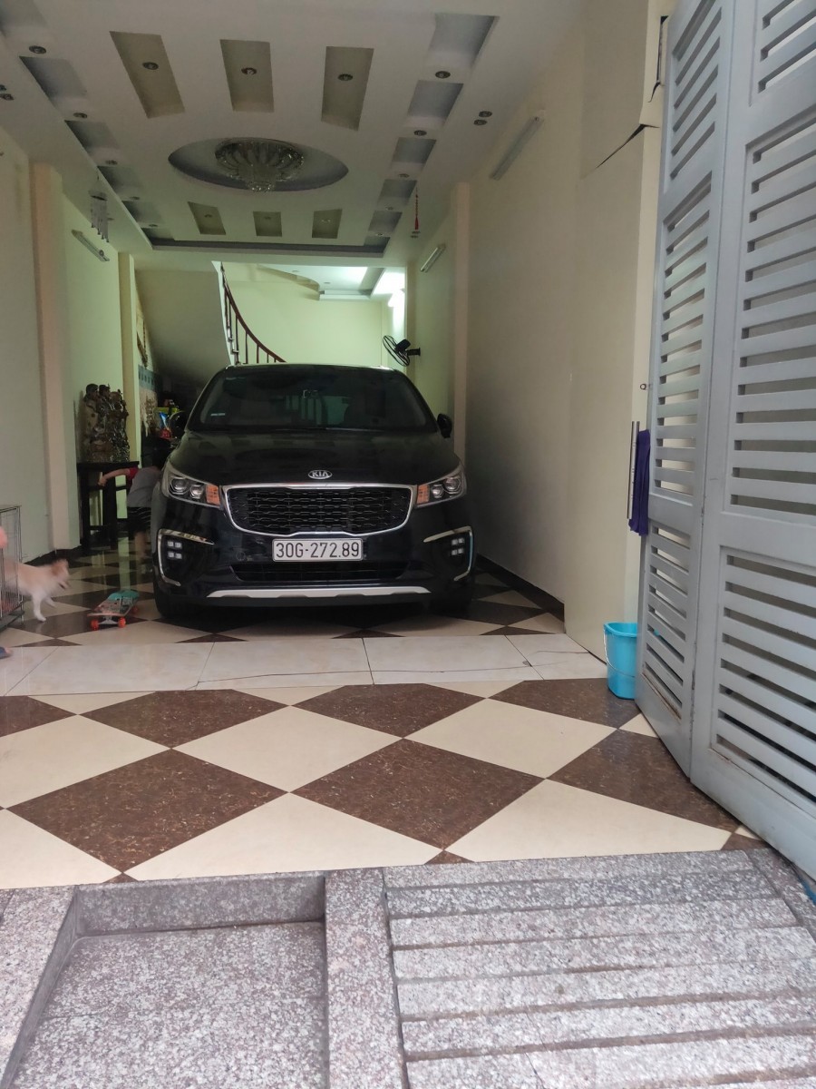 Bán nhà Trần Quốc Hoàn phân lô gara ô tô dt 55m đúc 5 tầng giá bán 11 tỷ