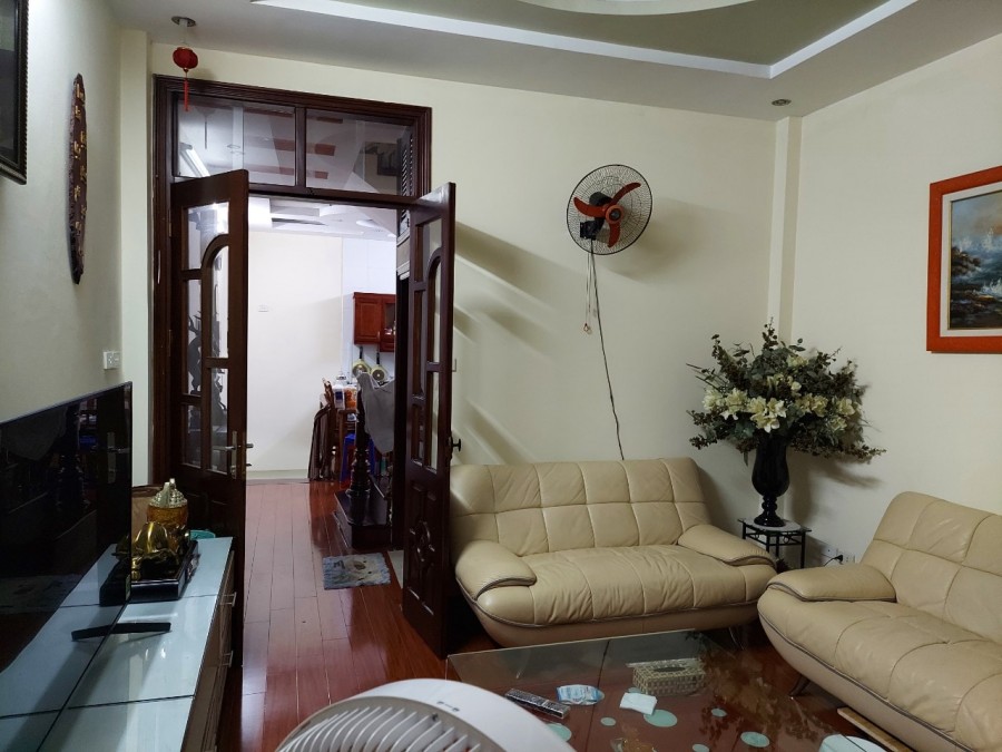 Bán nhà Trần Quốc Hoàn phân lô gara ô tô dt 55m đúc 5 tầng giá bán 11 tỷ
