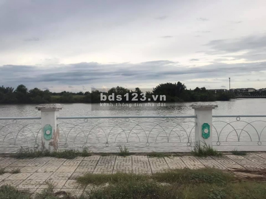 Biệt thự vườn trong lòng Quận 7, liên hệ chính chủ 0938004066, giá 46 triệu/m2