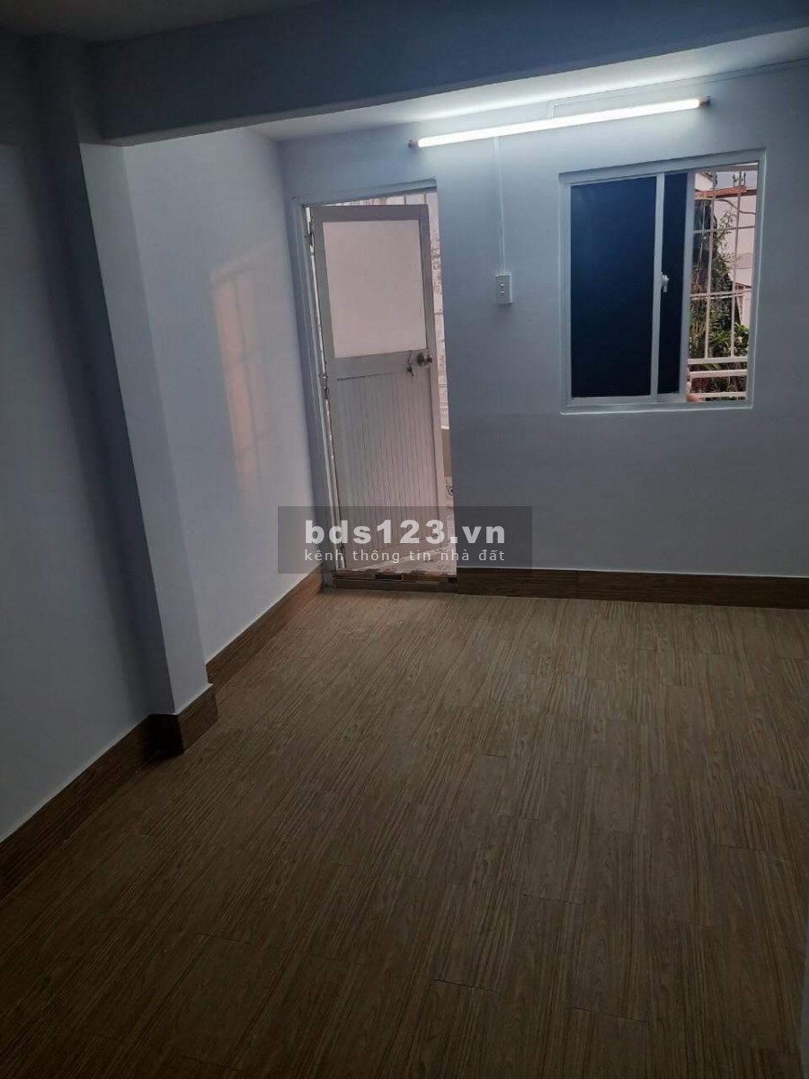 Nhà nguyên căn chủ cần bán nhanh rộng 20m2, đường Thích Quảng Đức, Phú Nhuận, 3 tầng đúc, giá 2.6 tỷ
