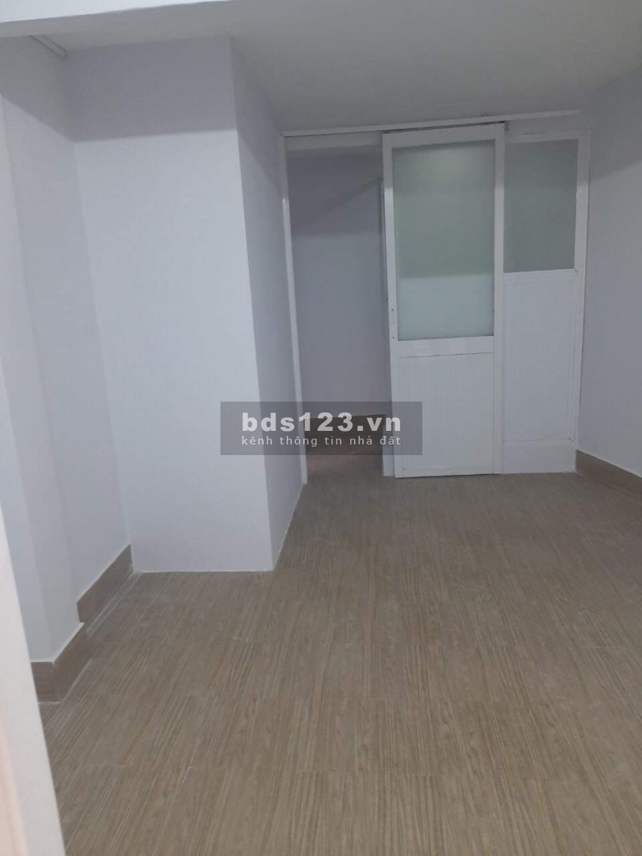 Nhà nguyên căn chủ cần bán nhanh rộng 20m2, đường Thích Quảng Đức, Phú Nhuận, 3 tầng đúc, giá 2.6 tỷ