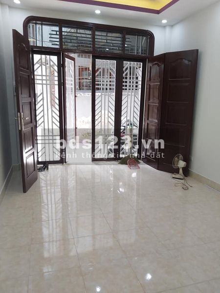 Bán nhà Cầu Giấy dt 33m2, ngõ ba gác nhà đẹp ở luôn, giá 3.75 tỷ, lh 0961427470