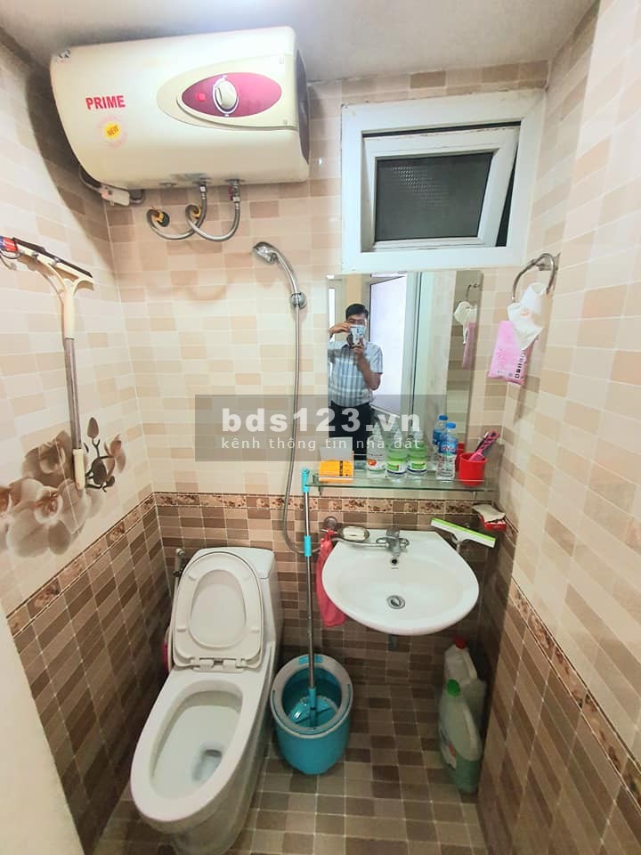 Cần bán nhà Đê La Thành Đống Đa, dt 45m2, 6 tầng, giá 5.x tỷ, nhà đẹp ô tô, kinh doanh