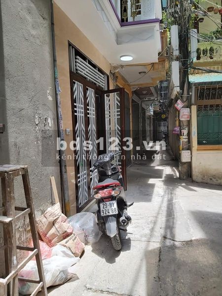 Bán nhà Cầu Giấy dt 33m2, ngõ ba gác nhà đẹp ở luôn, giá 3.75 tỷ, lh 0961427470
