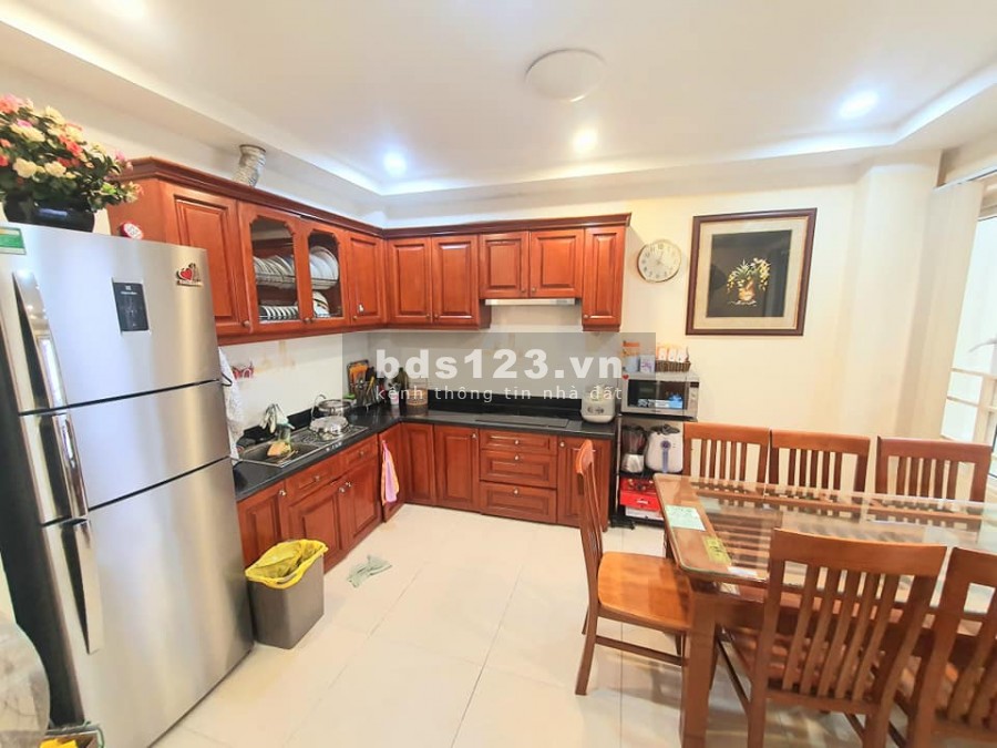 Cần bán nhà Đê La Thành Đống Đa, dt 45m2, 6 tầng, giá 5.x tỷ, nhà đẹp ô tô, kinh doanh
