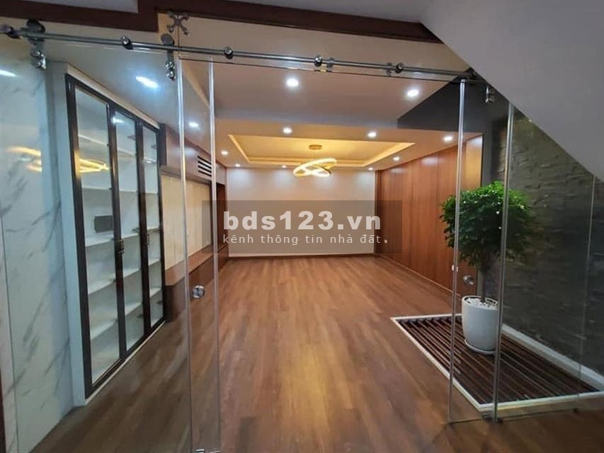 Nhà đẹp Yên Lạc Hai Bà Trưng, ô tô vào nhà, kinh doanh VP, 60M2 x 4,5 Tầng, Chỉ 6,8 tỷ.