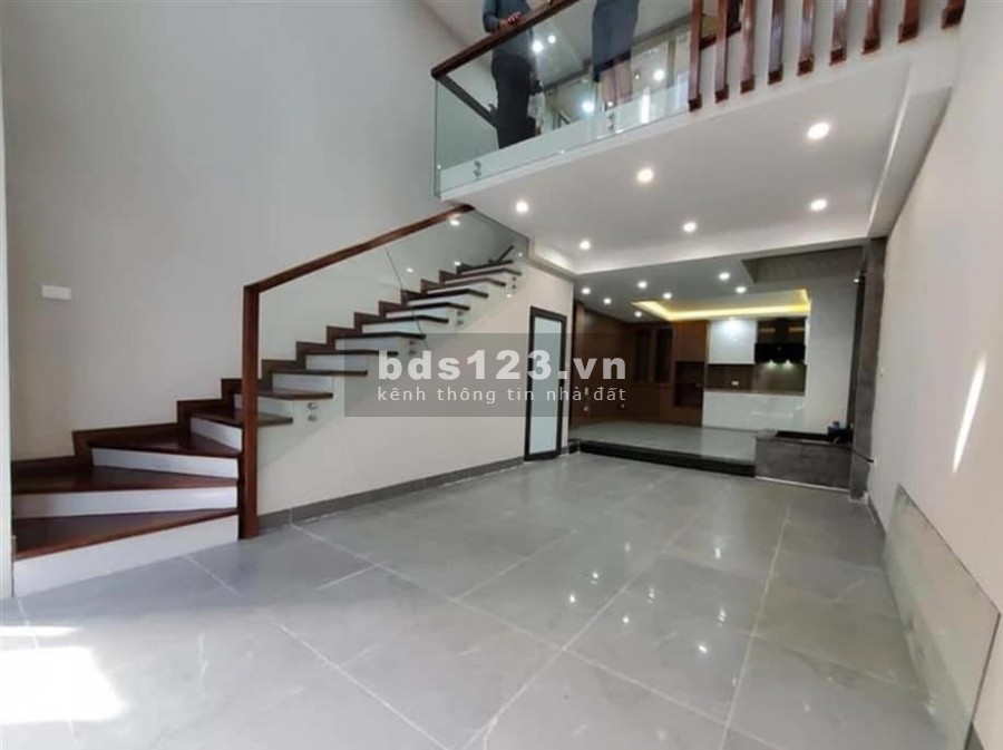 Nhà đẹp Yên Lạc Hai Bà Trưng, ô tô vào nhà, kinh doanh VP, 60M2 x 4,5 Tầng, Chỉ 6,8 tỷ.