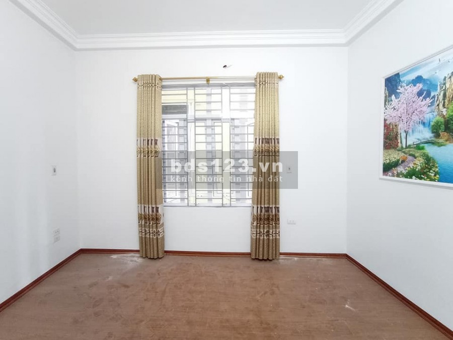 Bán nhà nguyên căn nhỏ tiền Quận Hoàng Mai, sổ riêng chính chủ, khu dân cư