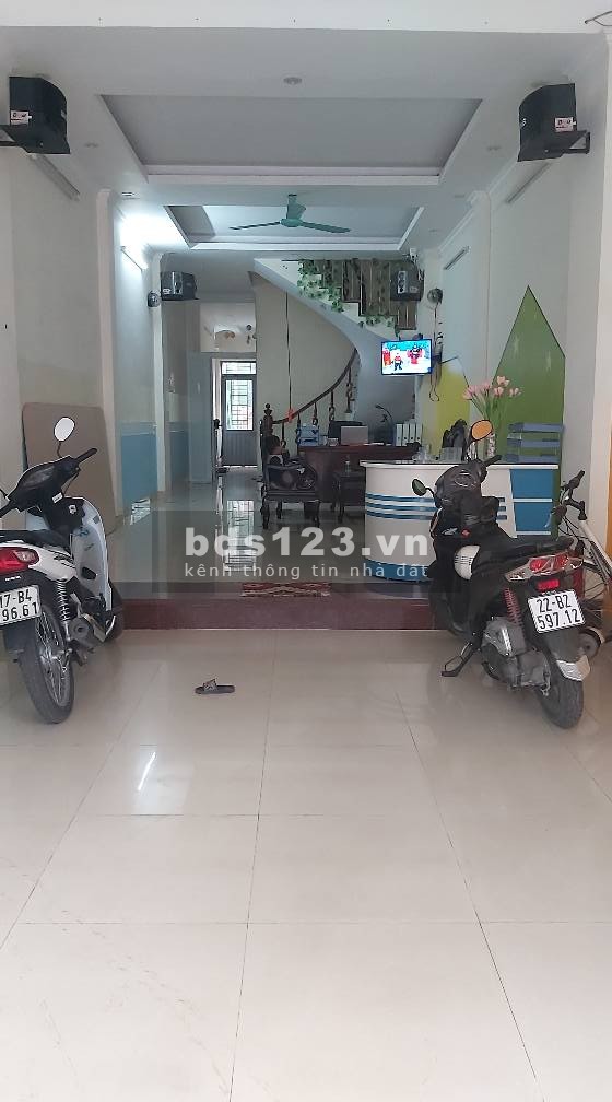 Mặt phố Giáp Bát Hoàng Mai, kinh doanh ô tô vào nhà, dt 95m2, giá chỉ 14.3 tỷ