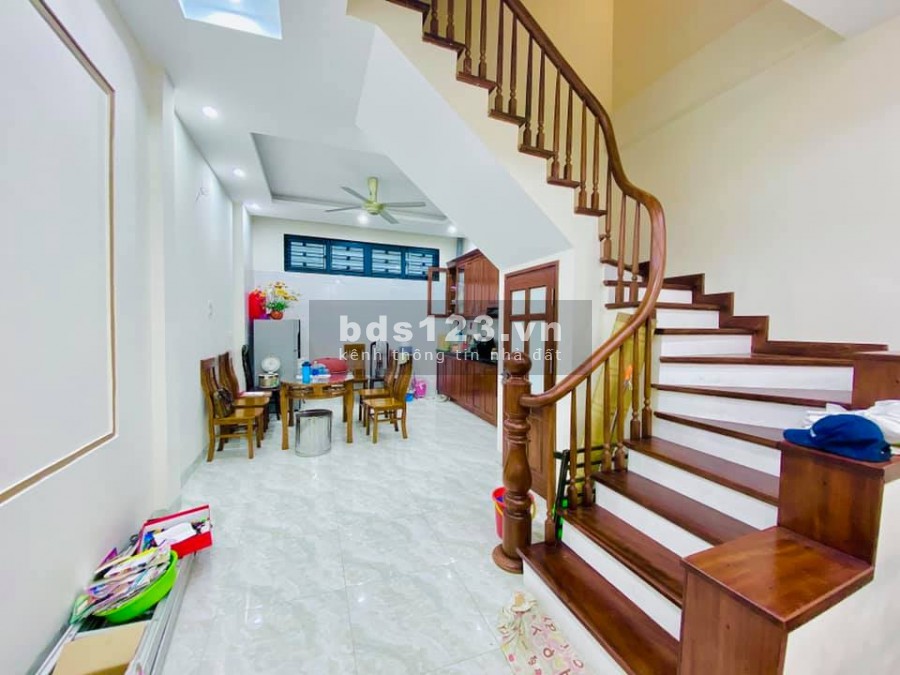 Bán nhà Nguyễn Ngọc Vũ mới đẹp, tặng 100% nội thất, 45m2X6T, mặt tiền 4.2m, 6.8 tỷ
