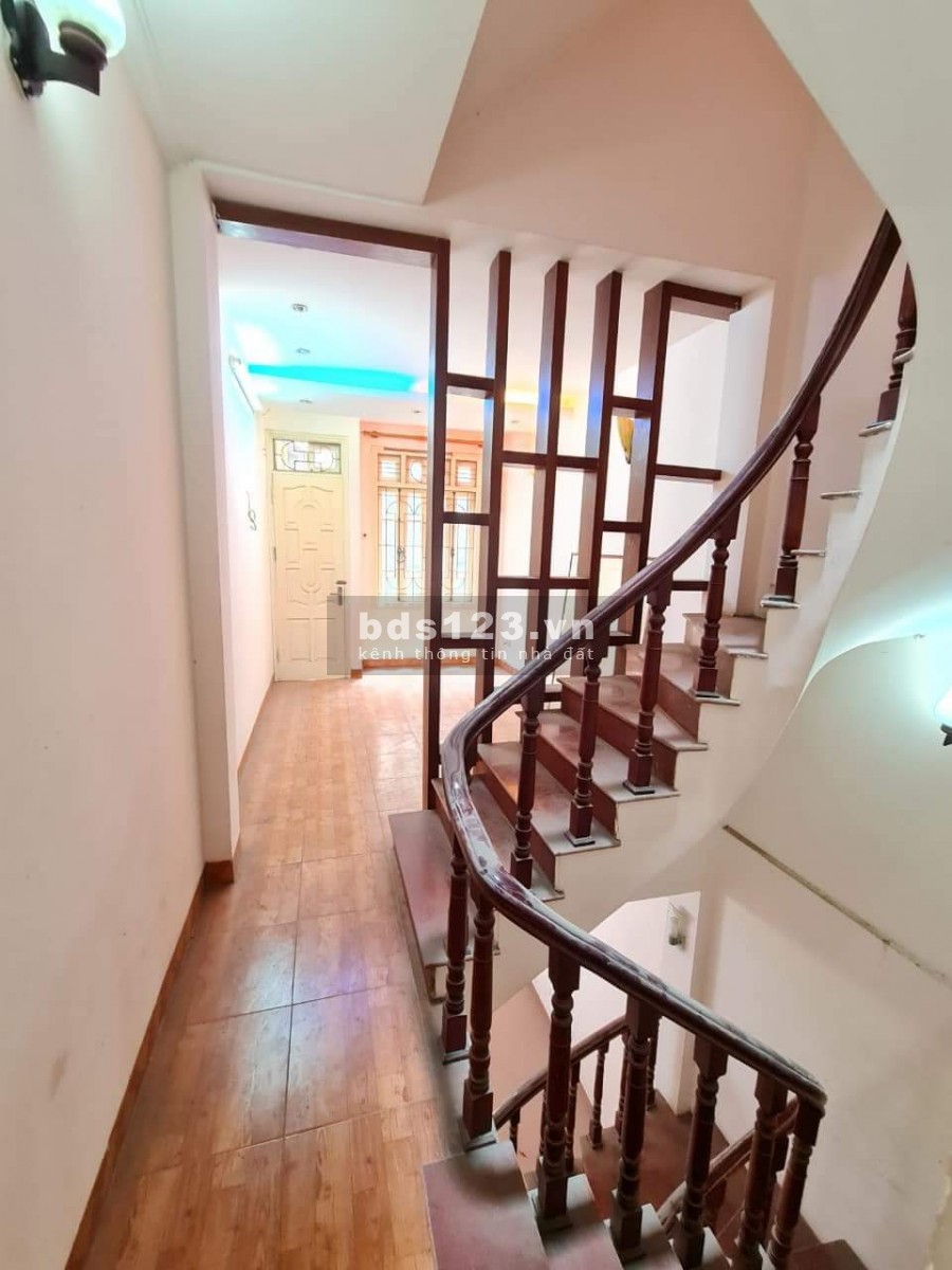 Bán nhà Trích Sài, cách vài bước chân, ngõ thoáng sáng 5 tầng, 32m2 giá 3,05 tỷ
