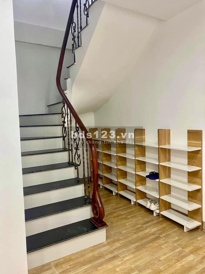 Bán nhà đẹp Đại La gần phố đủ công năng, 5 tầng doanh thu 20 triệu/tháng, lhcc