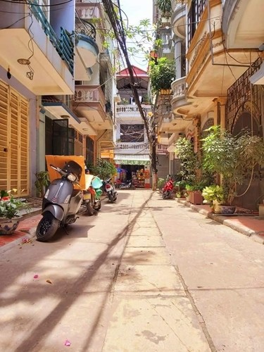 Bán nhà nguyên căn Hào Nam Quận Đống Đa, dt 42m2, 3 tầng mt 5m, giá chỉ hơn 3 tỷ