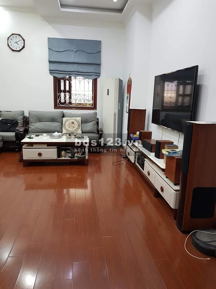Bán nhà Hoàng Quốc Việt, 44m2, 5 tầng, 6,8 tỷ, phân lô, ô tô tránh, ngõ thông