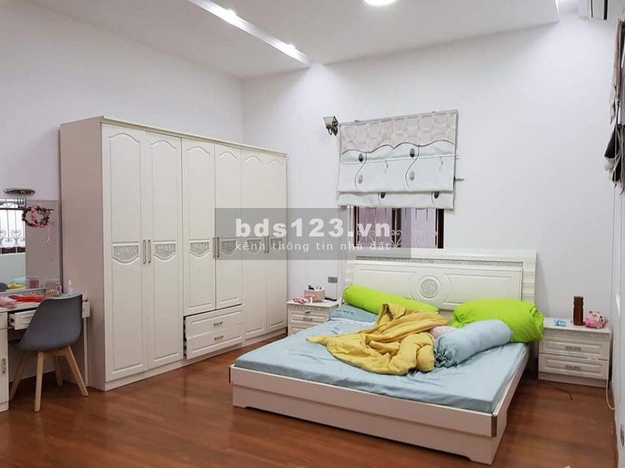 Bán nhà Hoàng Quốc Việt, 44m2, 5 tầng, 6,8 tỷ, phân lô, ô tô tránh, ngõ thông